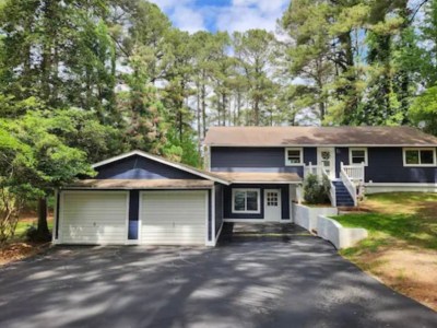 Lakefront Home w/Private Swimming Pool