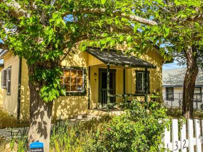 Cozy cabin by the lake